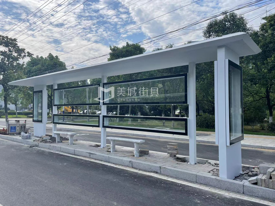 2022.9.8美城街具供應安徽金寨公交候車亭安裝實物圖 2022.9.8美城街具供應安徽金寨公交候車亭安裝實物圖